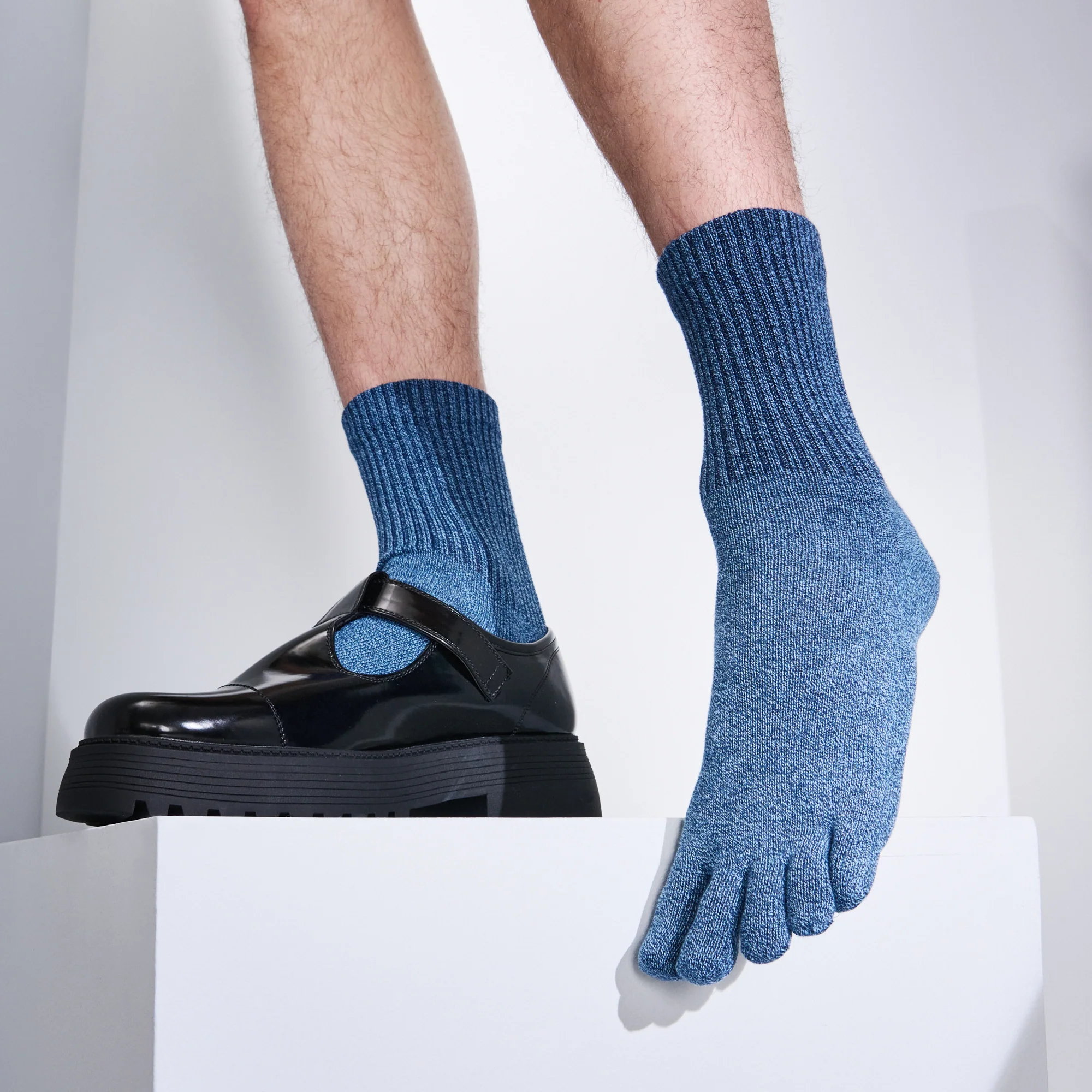 Loose-Fit Cotton Toe  Crew Socks - Image 3