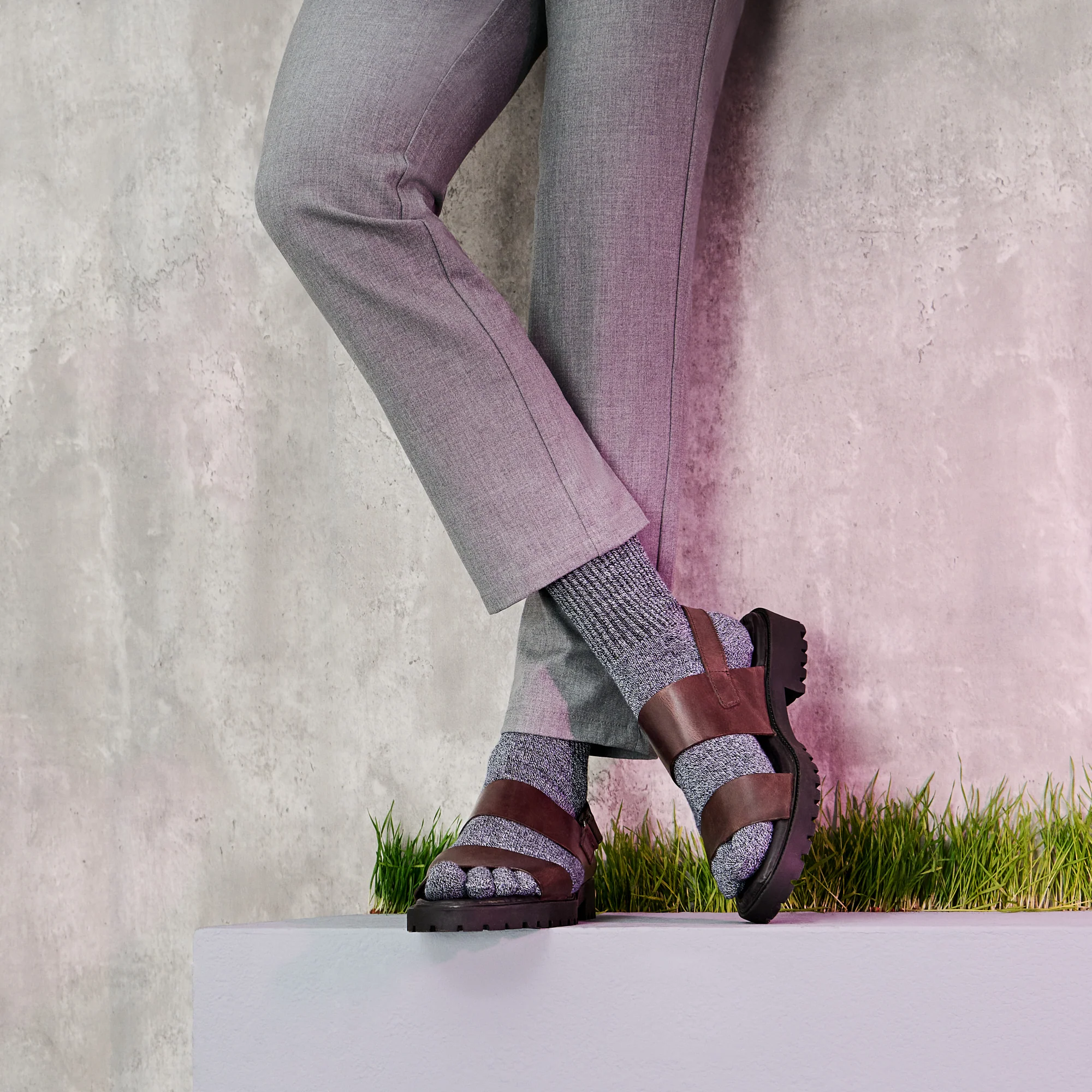 Loose-Fit Cotton Toe  Crew Socks - Image 5