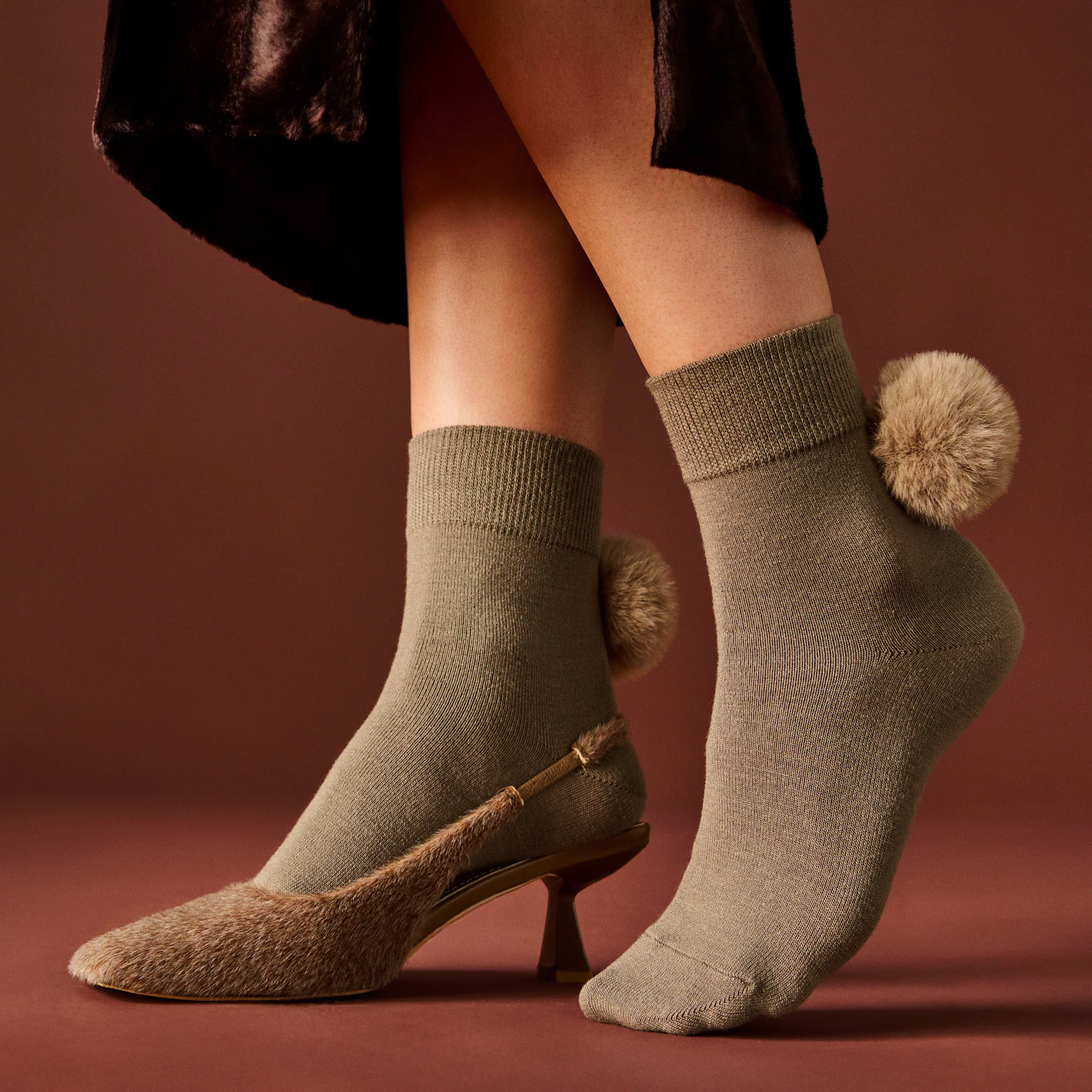 Bunny Tail Pom Quarter Socks