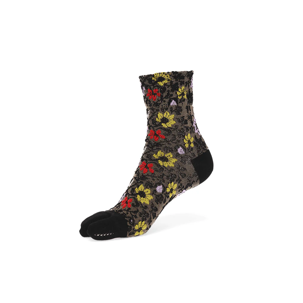 Float Flower Cotton Tabi Crew Socks - Image 9