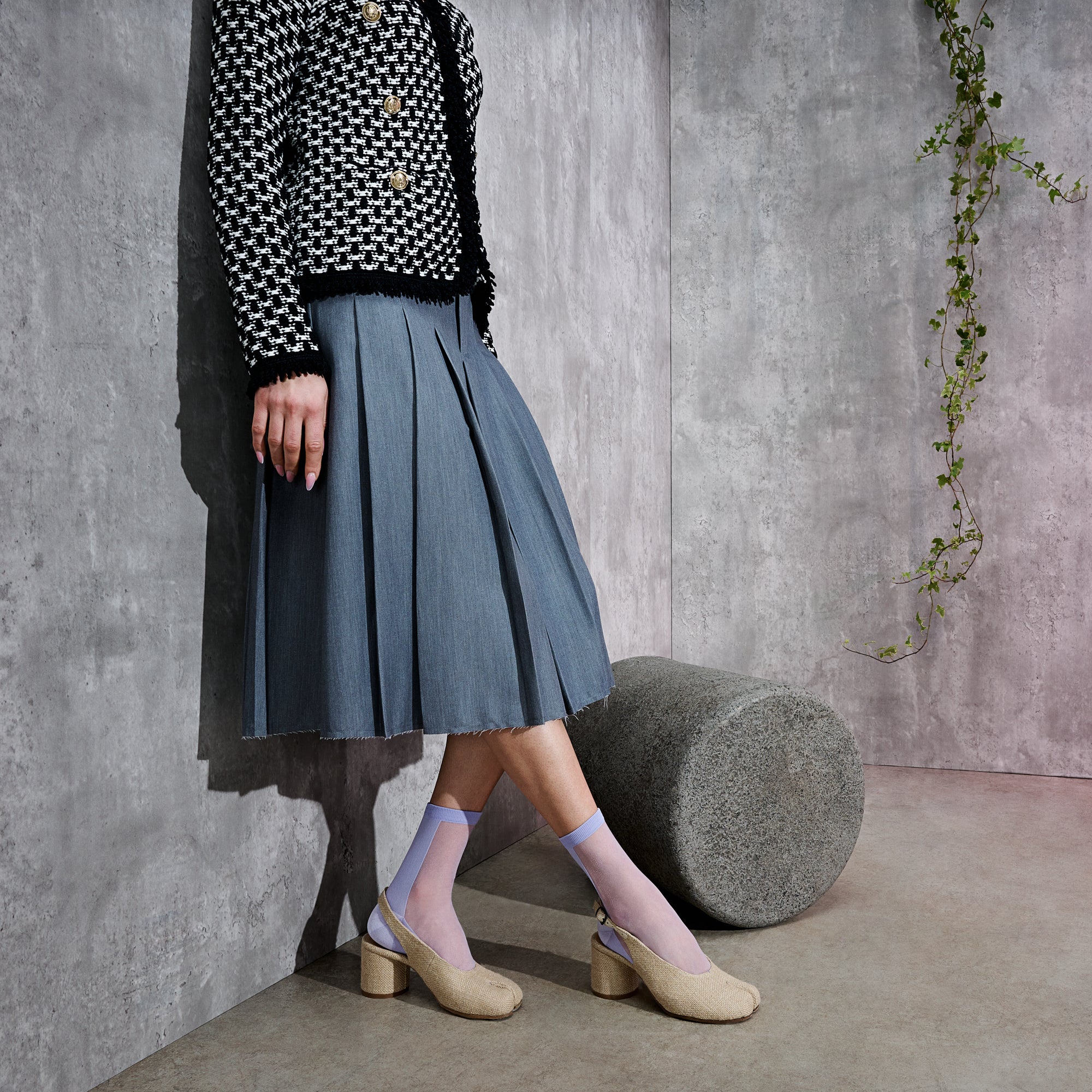 Two-Tone Tabi Crew Socks - Image 3
