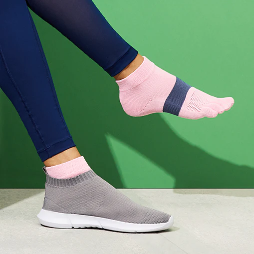 Signature Run Toe  Socks - Image 6